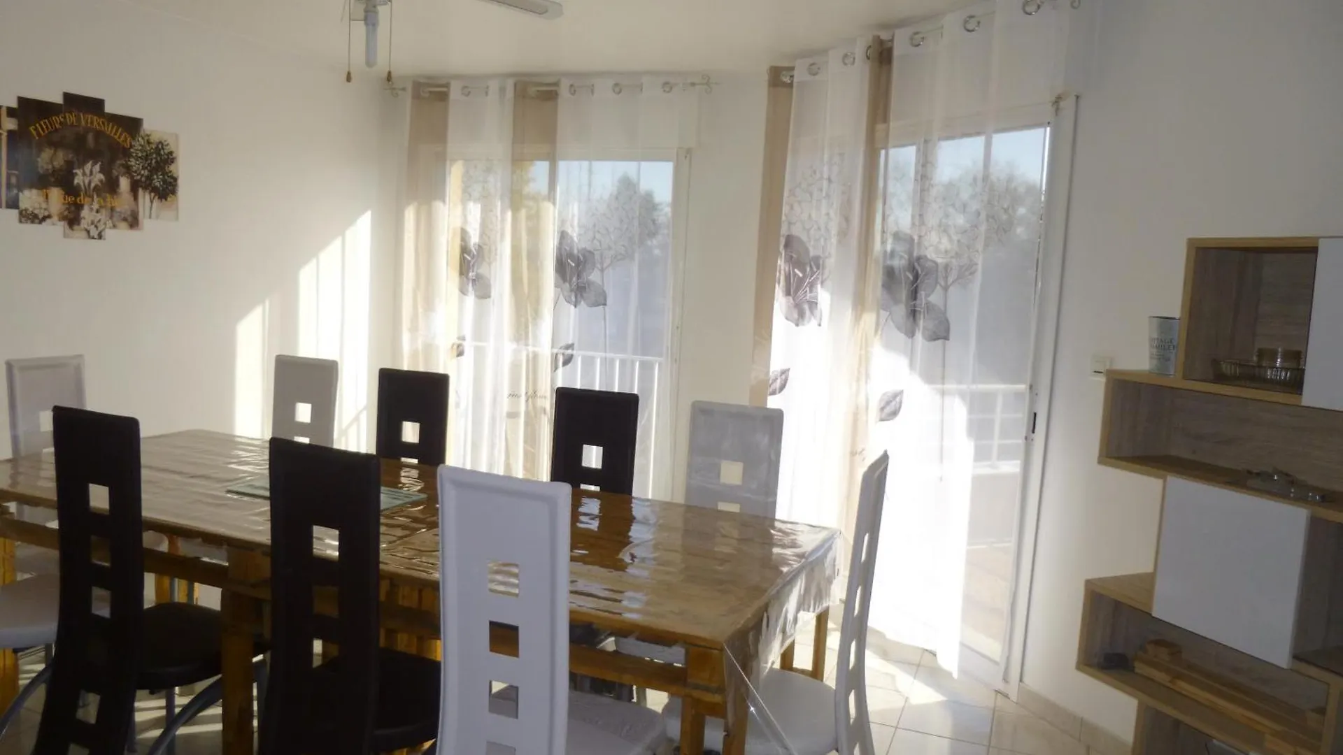 Maison De Vacances contacts